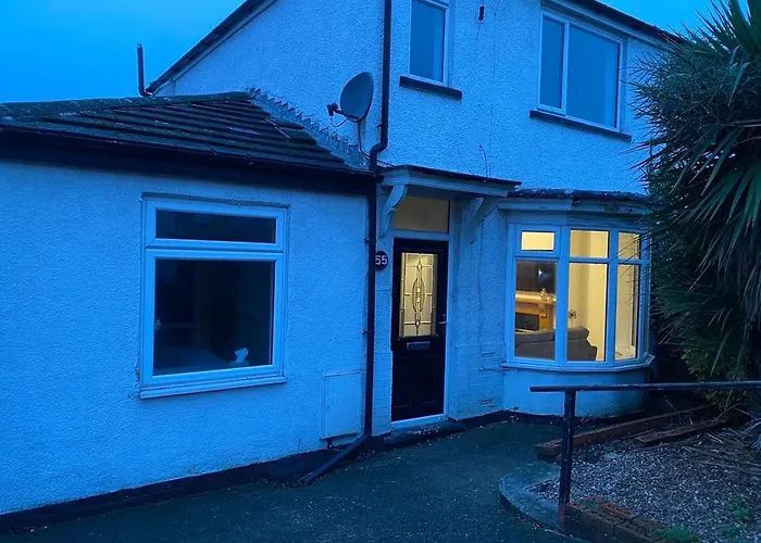 Spacious 3 Bedroom House In Sheffield
