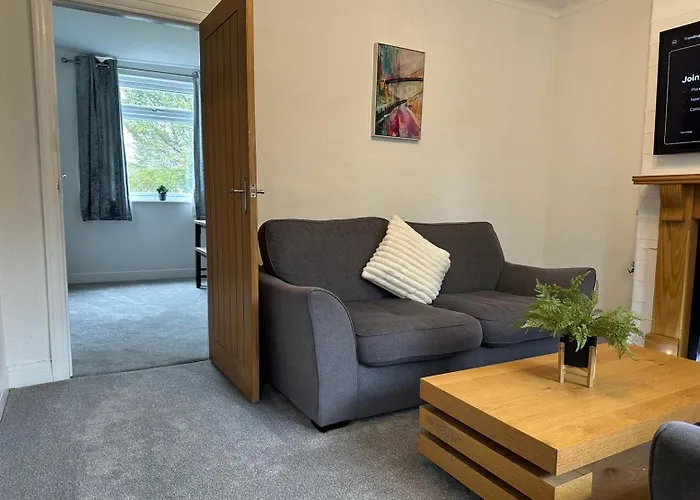 Spacious 3 Bedroom House In Sheffield
